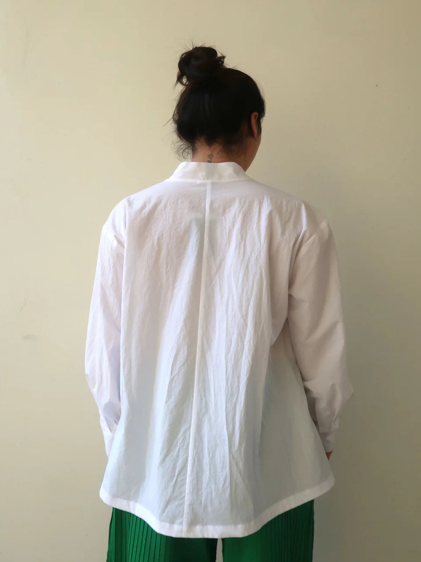 CHEMISE À COL V T831 - BLANC