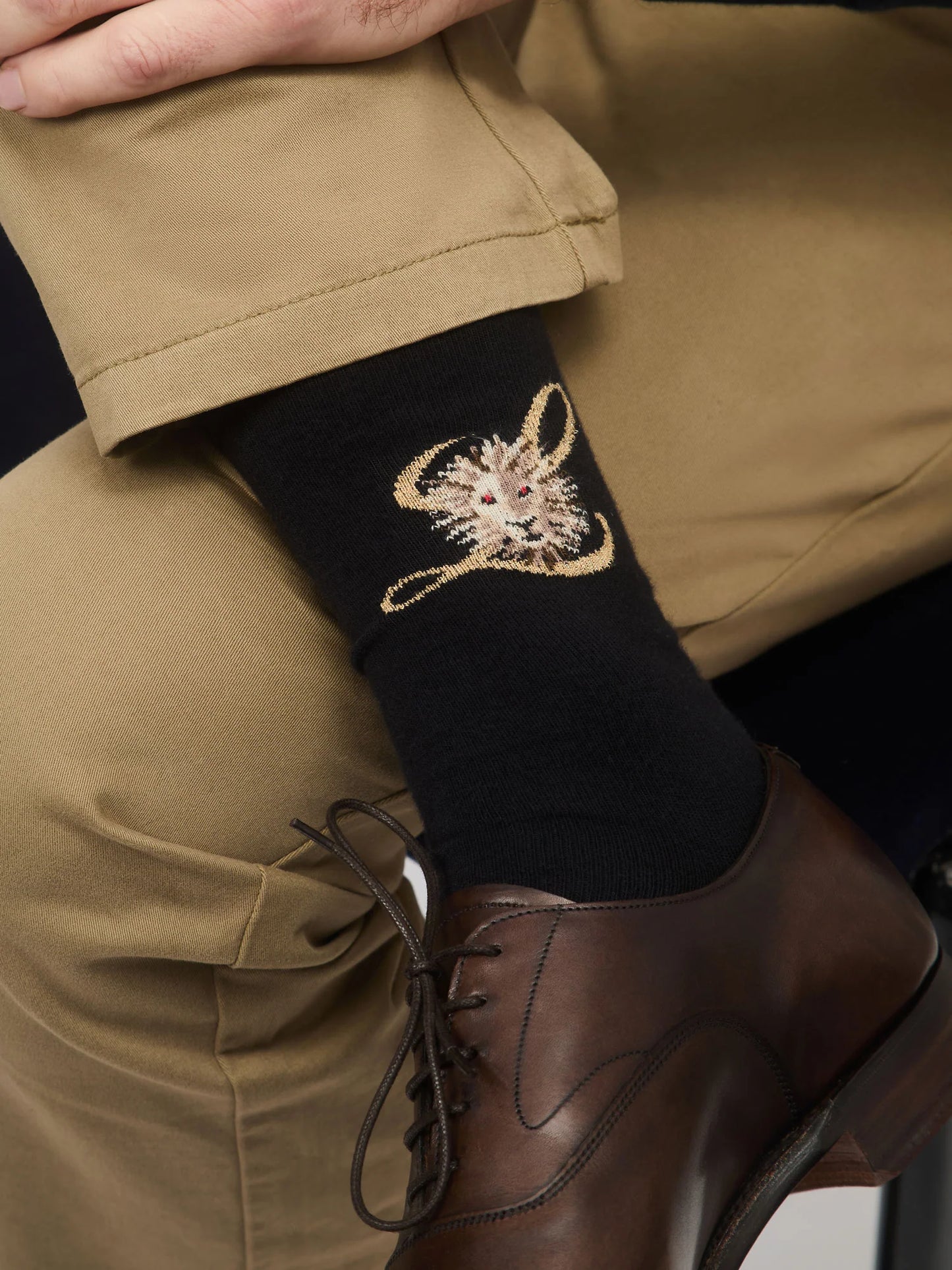 chaussettes noires avec motif lion 